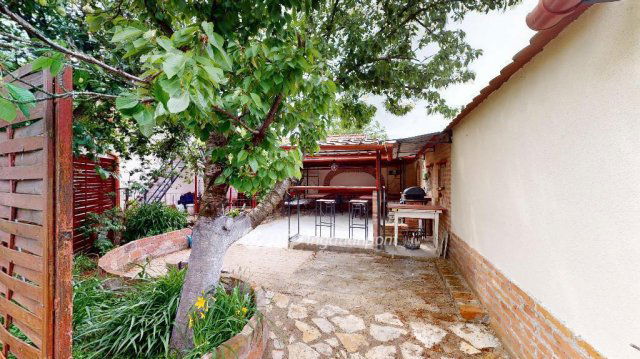 Eladó családi ház, Debrecenben 140 M Ft, 4+3 szobás