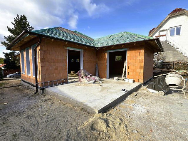 Eladó családi ház, Szentendrén 164.9 M Ft, 5 szobás