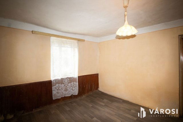Eladó családi ház, Orosházán 2.9 M Ft, 3 szobás