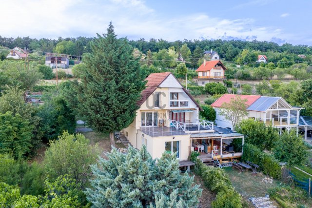 Eladó ikerház, Balatonfüreden 128 M Ft, 3 szobás