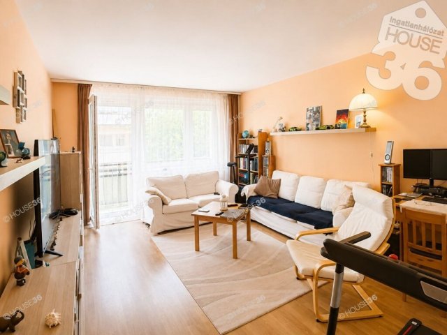 Eladó panellakás, Kecskeméten 64.99 M Ft, 3 szobás