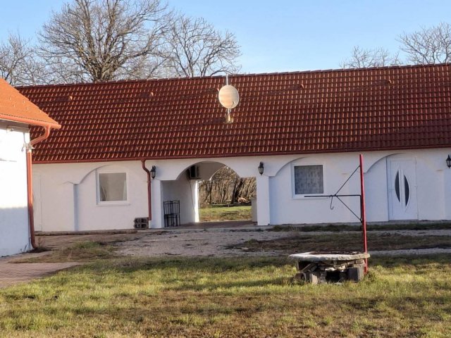 Eladó hotel, Hegyeshalomban 250 M Ft, 16 szobás