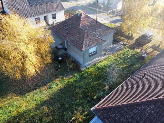 Eladó családi ház, Tenken 23.5 M Ft, 2 szobás
