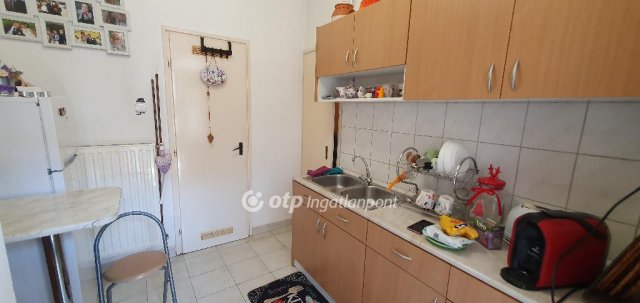 Eladó családi ház, Devecseren 17.9 M Ft, 1 szobás