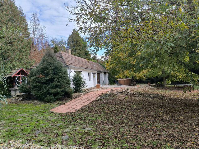 Eladó családi ház, Sényén 97.9 M Ft, 3 szobás