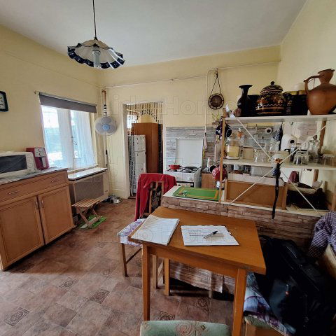 Eladó családi ház, Mezőkomáromban 17.99 M Ft, 9 szobás