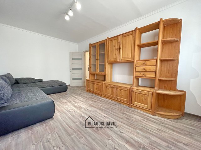 Kiadó panellakás, albérlet, Debrecenben 300 E Ft / hó, 3 szobás