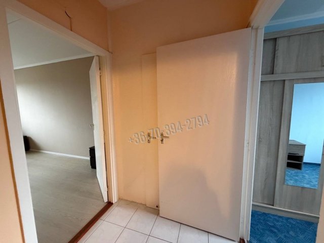 Eladó panellakás, Tatán 62.9 M Ft, 3 szobás