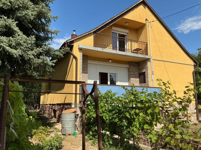 Eladó családi ház, Balatonvilágoson 90 M Ft, 5 szobás