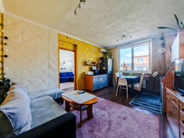 Eladó téglalakás, Tatabányán 50 M Ft, 3 szobás