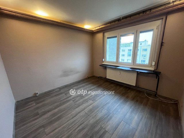 Eladó panellakás, Szegeden 41.9 M Ft, 2 szobás