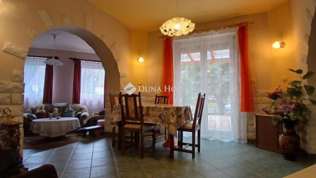 Eladó családi ház, Kaposváron 93 M Ft, 5 szobás