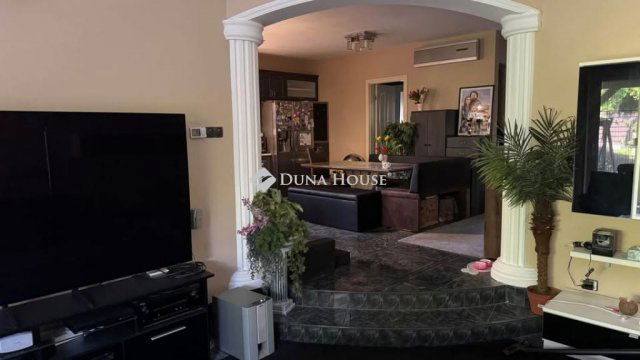 Eladó családi ház, Budapesten, X. kerületben 140 M Ft, 1 szobás