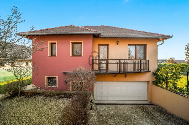 Eladó családi ház, Csömörön 214.5 M Ft, 5 szobás