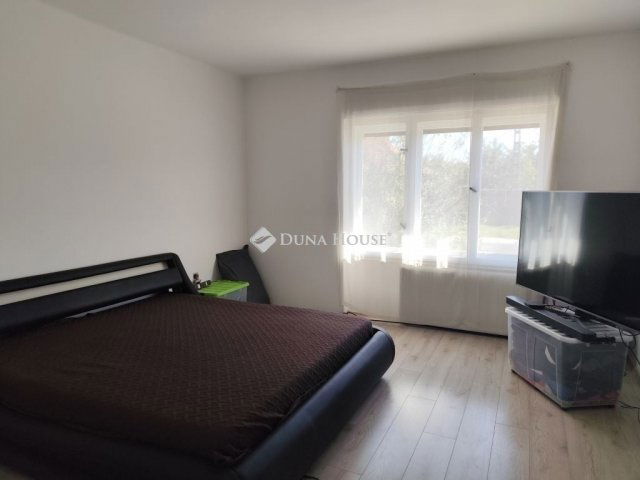 Eladó családi ház, Cegléden 59.5 M Ft, 4 szobás