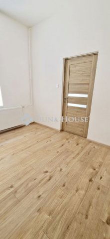 Eladó téglalakás, Kaposváron 49.99 M Ft, 4 szobás