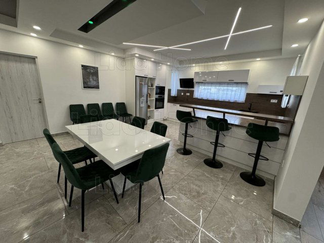 Eladó családi ház, Ságváron 199 M Ft, 6 szobás