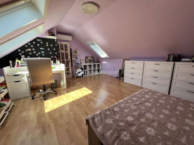 Eladó sorház, Pécsett 169.9 M Ft, 5 szobás