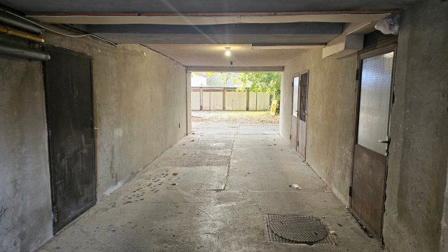 Eladó garázs, Szegeden, Vasas Szent Péter utcában 9.5 M Ft