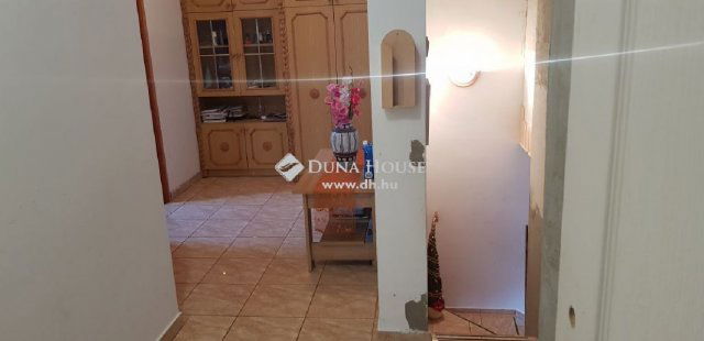 Eladó családi ház, Pócsmegyeren 79 M Ft, 5 szobás