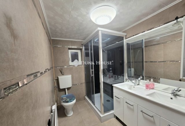 Eladó családi ház, Gyömrőn 120 M Ft, 7 szobás