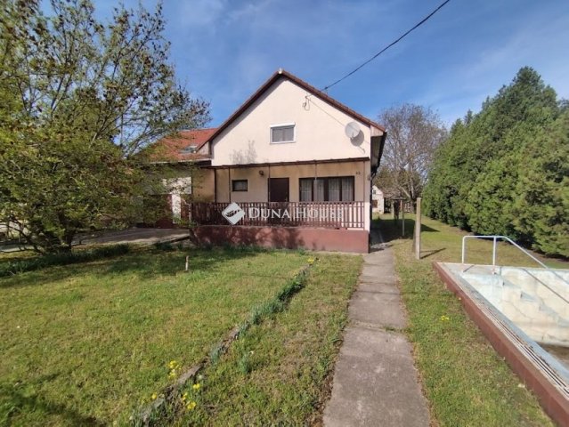 Eladó családi ház, Cegléden 89.5 M Ft, 3 szobás