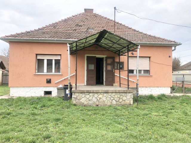 Eladó családi ház, Kamuton 14.9 M Ft, 2 szobás