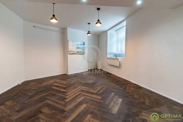 Eladó téglalakás, VIII. kerületben, Molnár Ferenc téren