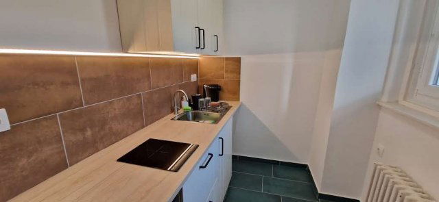 Eladó téglalakás, Kaposváron, Fő utcában 35.5 M Ft, 1 szobás