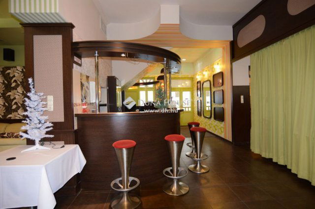 Eladó hotel, Nagykőrösön 170 M Ft, 7 szobás