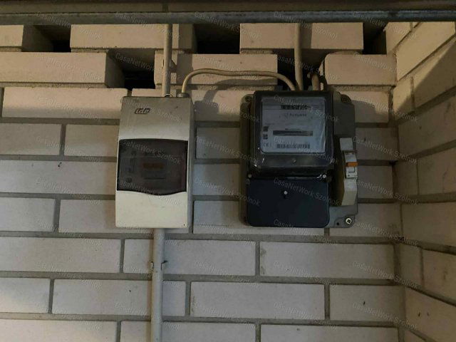 Kiadó garázs, Szolnokon 35 E Ft / hó, 1 szobás