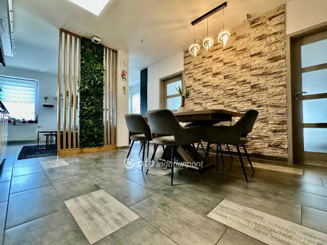 Eladó téglalakás, Debrecenben 109.9 M Ft, 3 szobás