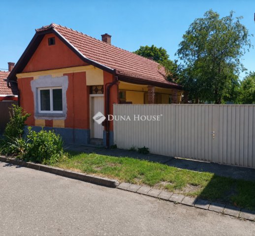Eladó családi ház, Jászberényben 35 M Ft, 3 szobás