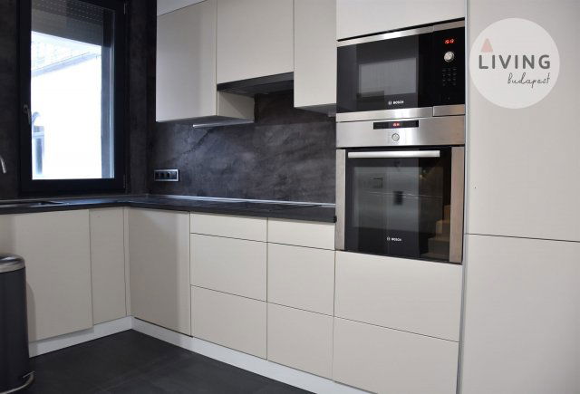 Kiadó téglalakás, albérlet, V. kerületben, Petőfi Sándor utcában