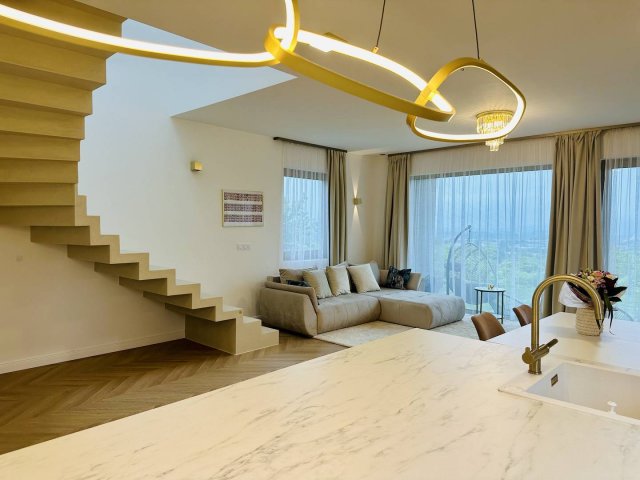 Eladó családi ház, Vácon 160 M Ft, 5 szobás