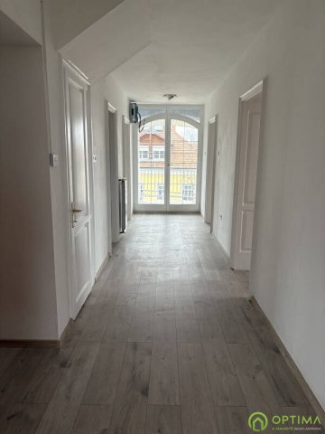 Eladó családi ház, Budapesten, XVIII. kerületben 270 M Ft