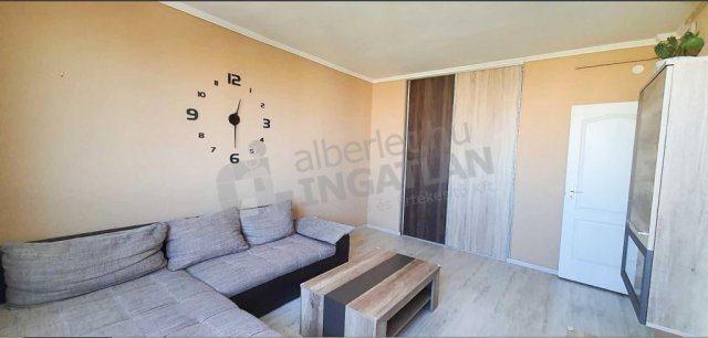 Kiadó téglalakás, albérlet, XXI. kerületben, Templom utcában