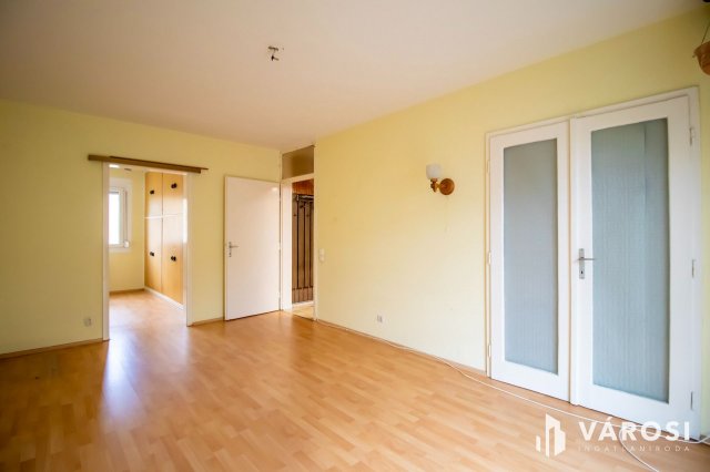 Eladó panellakás, Székesfehérvárott 52 M Ft, 4 szobás