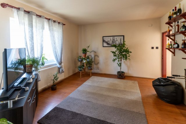 Eladó családi ház, Szolnokon 79.5 M Ft, 5 szobás