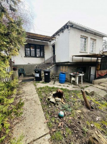 Eladó családi ház, Tatán 31.99 M Ft, 2 szobás