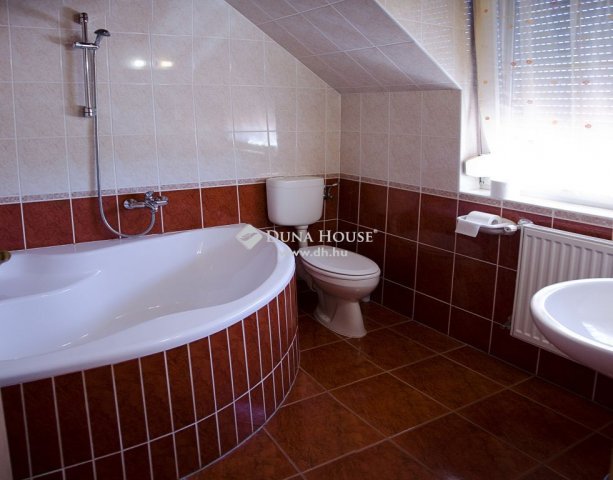 Eladó nyaraló, Debrecenben 550 M Ft, 16 szobás