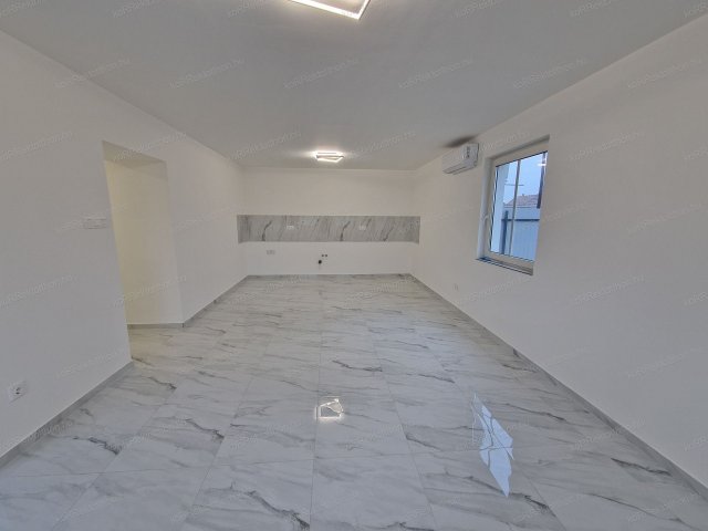 Eladó családi ház, Jászfényszarun 49.9 M Ft, 2+1 szobás