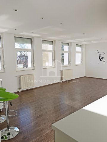 Eladó téglalakás, Veszprémben 82 M Ft, 4 szobás