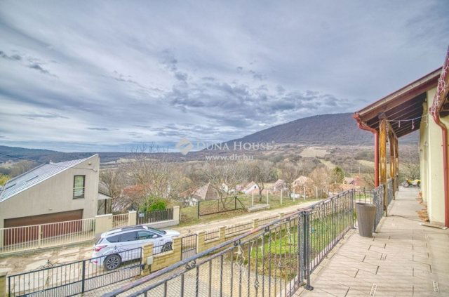 Eladó családi ház, Pilisszentkereszten 299 M Ft, 5 szobás