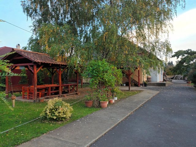 Eladó ipari ingatlan, Bocskaikerten, Debreceni úton 200 M Ft