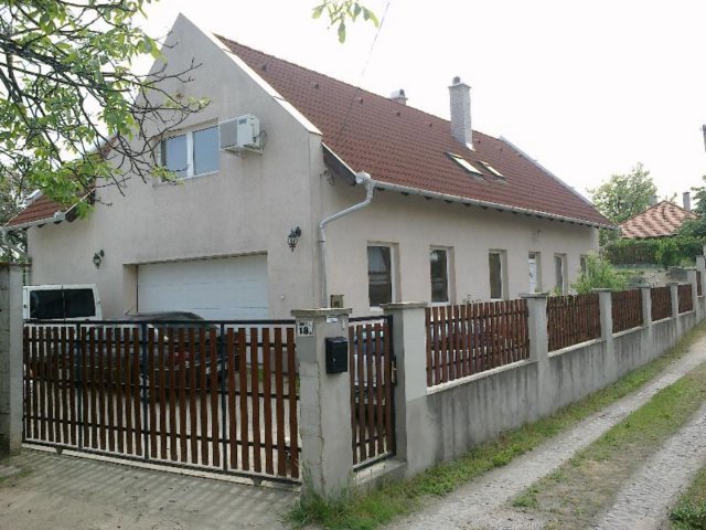 Eladó családi ház, Szigetszentmiklóson 65 M Ft, 4 szobás