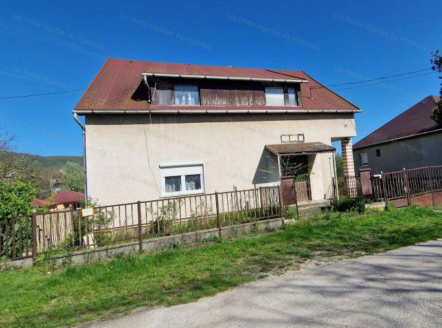 Eladó családi ház, Kesztölcön 52 M Ft, 4 szobás