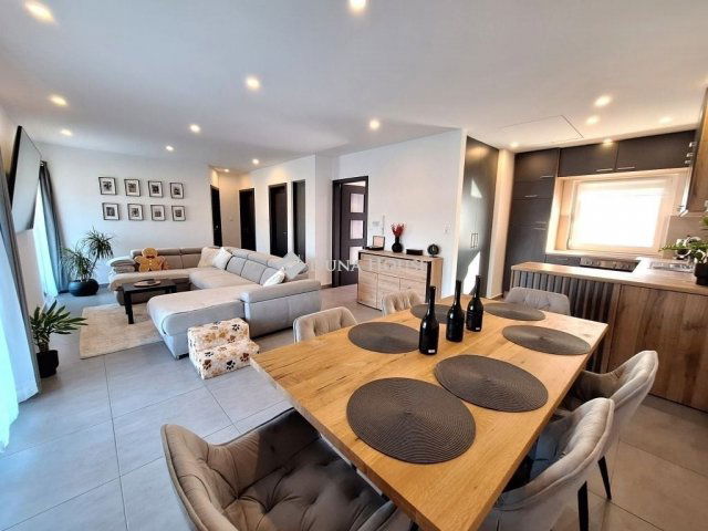 Eladó családi ház, Kecskeméten 89.99 M Ft, 3 szobás