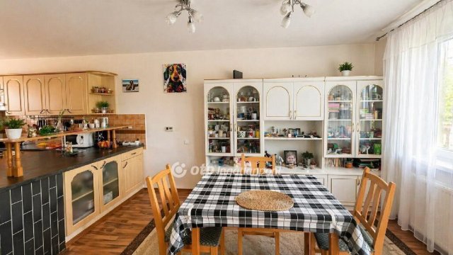 Eladó sorház, Egerben 94.9 M Ft, 4 szobás / költözzbe.hu