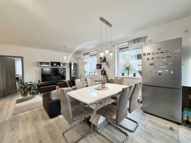 Eladó téglalakás, Pécsett 89.9 M Ft, 3 szobás